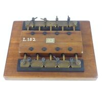 Voorwerpen Adlib\V06877-a.jpg; V06877; ; WeerstandsbankResistance box